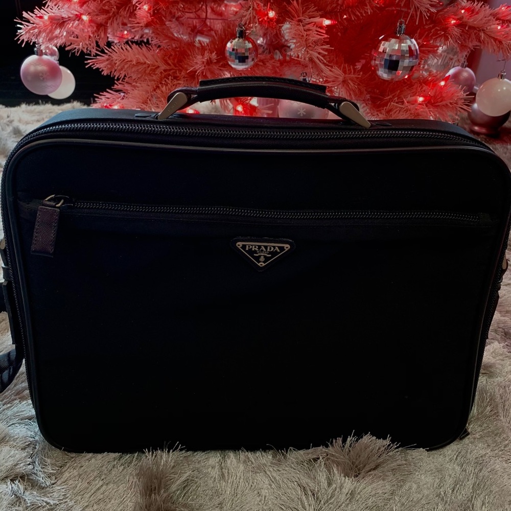 OFFERS WELCOMED🌼Prada Saffiano-Trimmed Tessuto